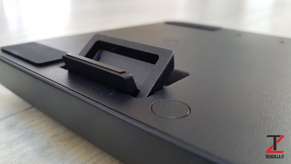 Razer Cynosa piedini regolabili