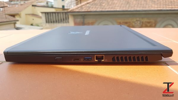 Acer Triton 700 Lato Destro