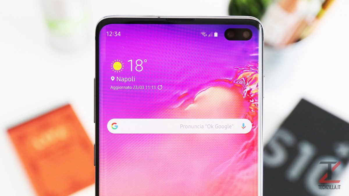 Samsung Galaxy S10+ display