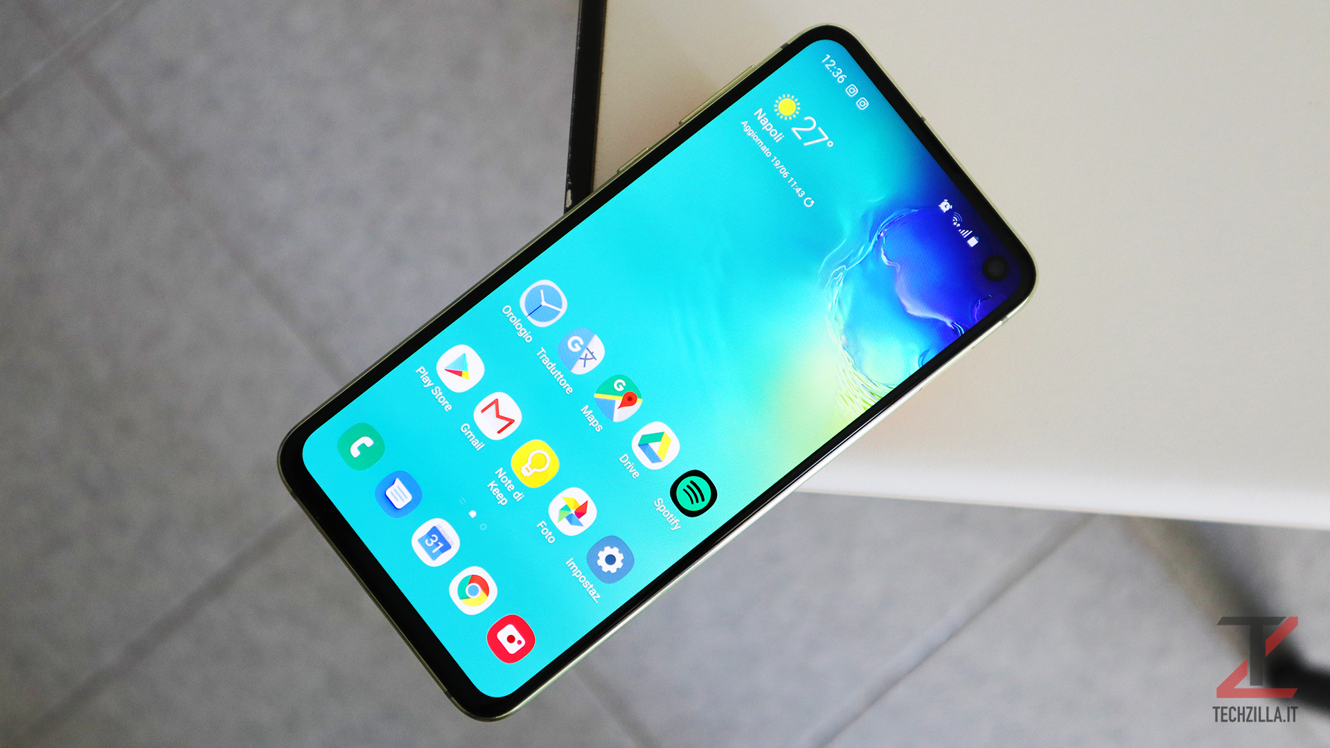 Samsung Galaxy S10e recensione