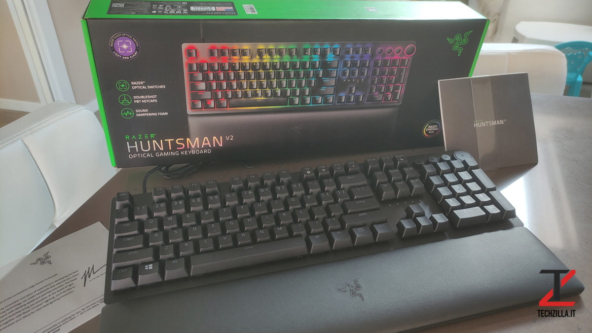 Nuova Razer Huntsman V2 • Recensione • Con i nuovi switch ottici lineari di 2°generazione il controllo è perfetto 2 Nuova Razer Huntsman V2 confezione
