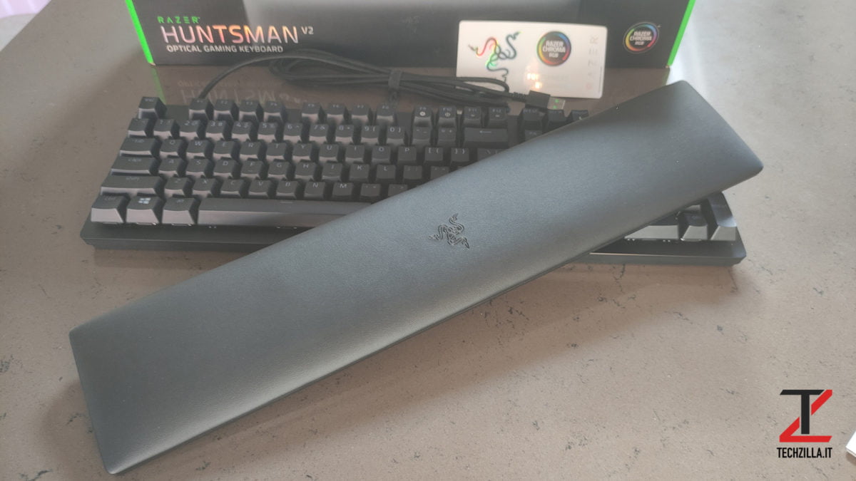 Nuova Razer Huntsman V2 • Recensione • Con i nuovi switch ottici lineari di 2°generazione il controllo è perfetto 5 Nuova Razer Huntsman V2 cuscino