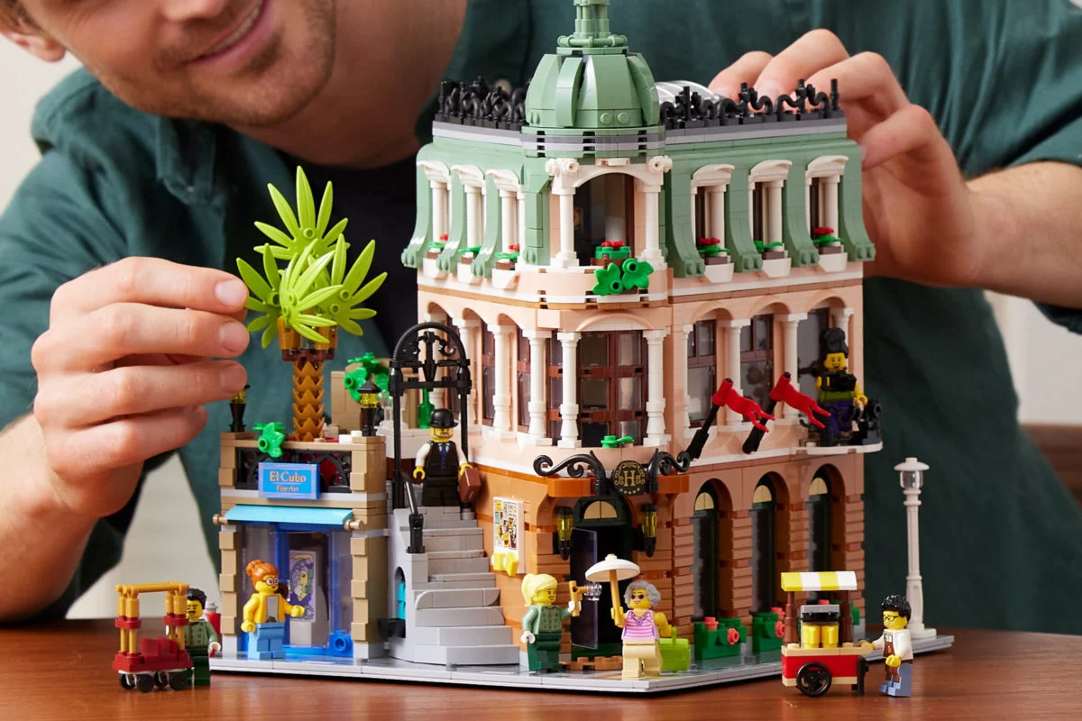 San Valentino LEGO: quest'anno regala un mattoncino per la festa degli innamorati 20 lego boutique hotel