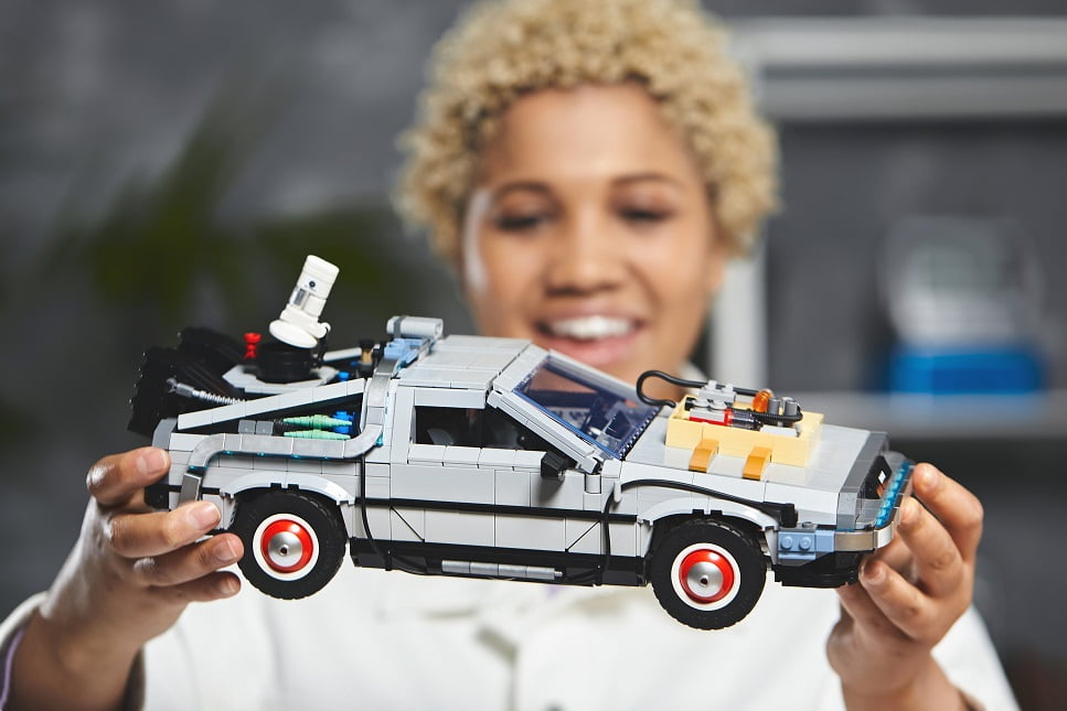 Grande Giove! Arriva il nuovo set LEGO di Ritorno al Futuro a 169€ 4 LEGO Back to the Future Time Machine Lifestyle – Image 5 bassa 11