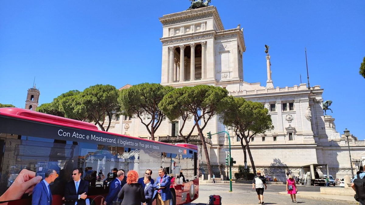 A Roma il biglietto si fa contactless sul bus: arriva il primo bus ATAC Tap&Go 4 mastercard atac 10