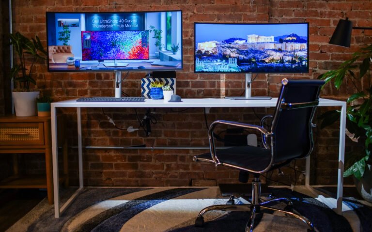 DELL al CES: nuovi monitor Ultrasharp5K per il comfort degli occhi 2 UltraSharp 40 and 34 Monitors Family Photo 1280x800 1 768x480 1