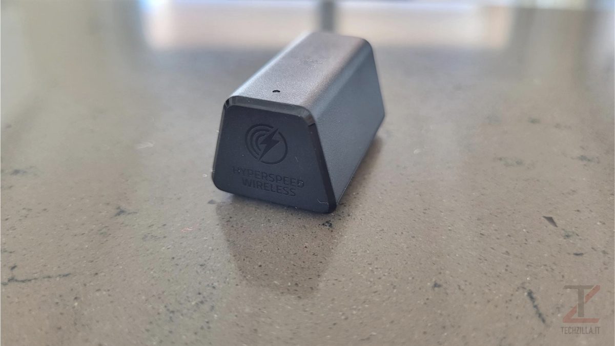 Recensione Razer Blackshark V2 Hyperspeed • La cuffia gaming, ideale per la mobilità 4 Razer Blackshark V2 Hyperspeed dongle