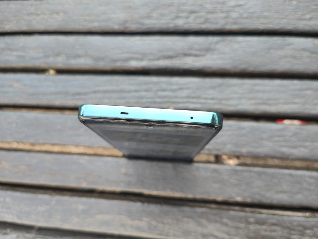 Recensione OPPO Reno 12 FS 5G: tanta AI e un anello luminoso personalizzabile 3 oppo reno fs 2 8