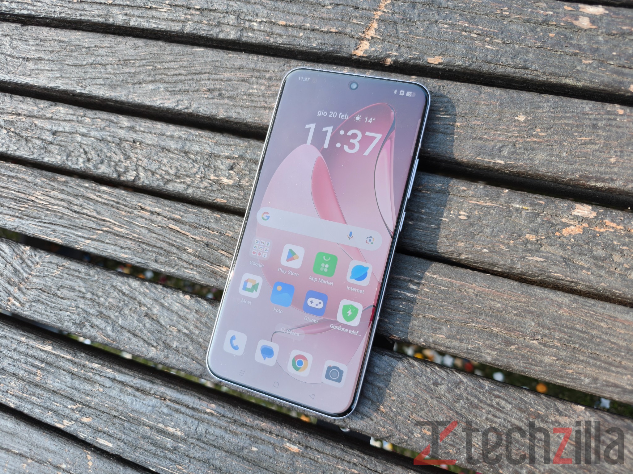 Recensione OPPO Reno 13 Pro: Design unico e resistente a tutto 7 recensione oppo reno 13 pro 5