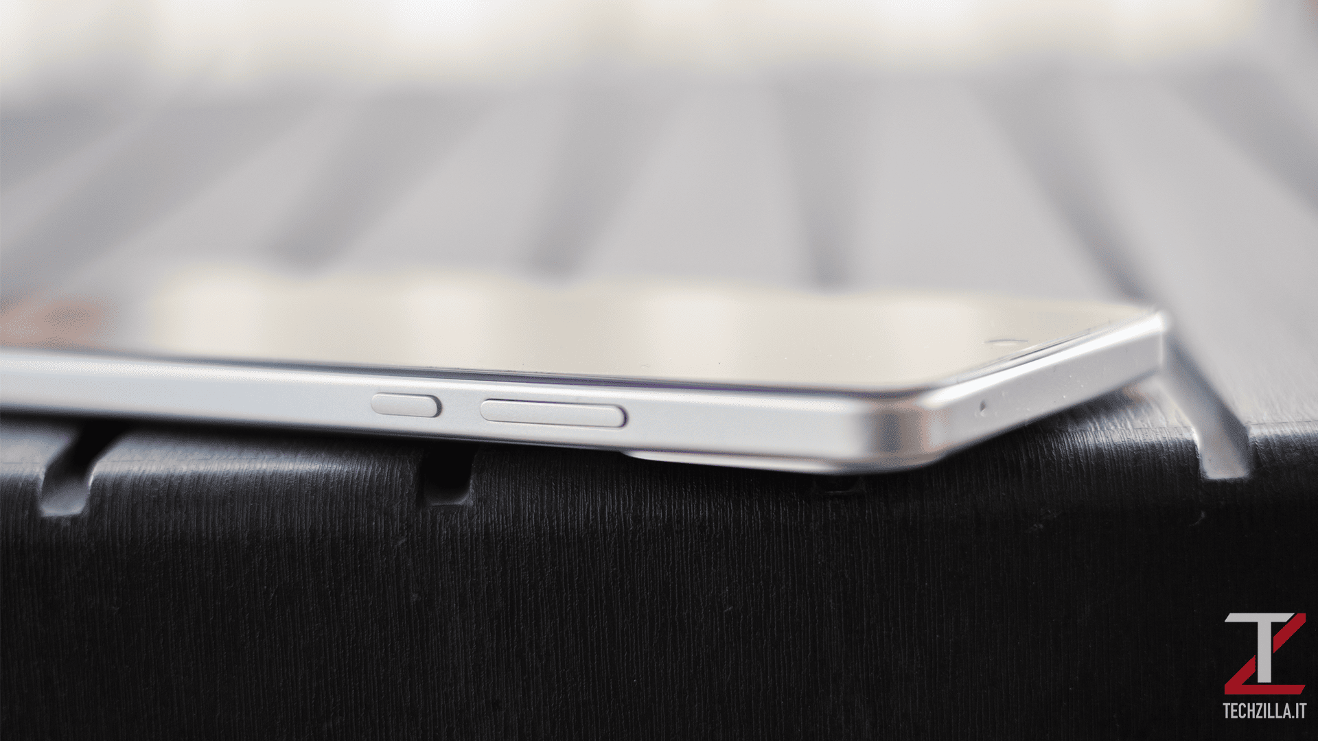 OnePlus Nord CE5 - Frame laterale